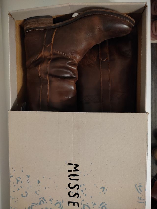 Botas de cuero marrón