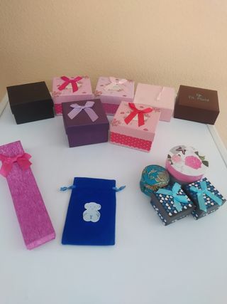 Total son 13 entre cajas y bolsitas Tous