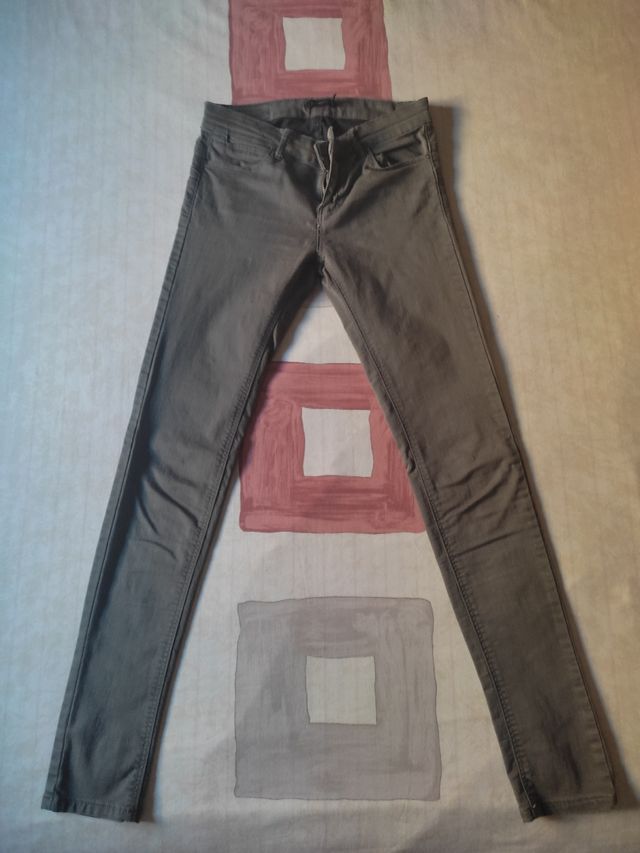 Pantalón vaquero pitillo push up Stradivarius 34