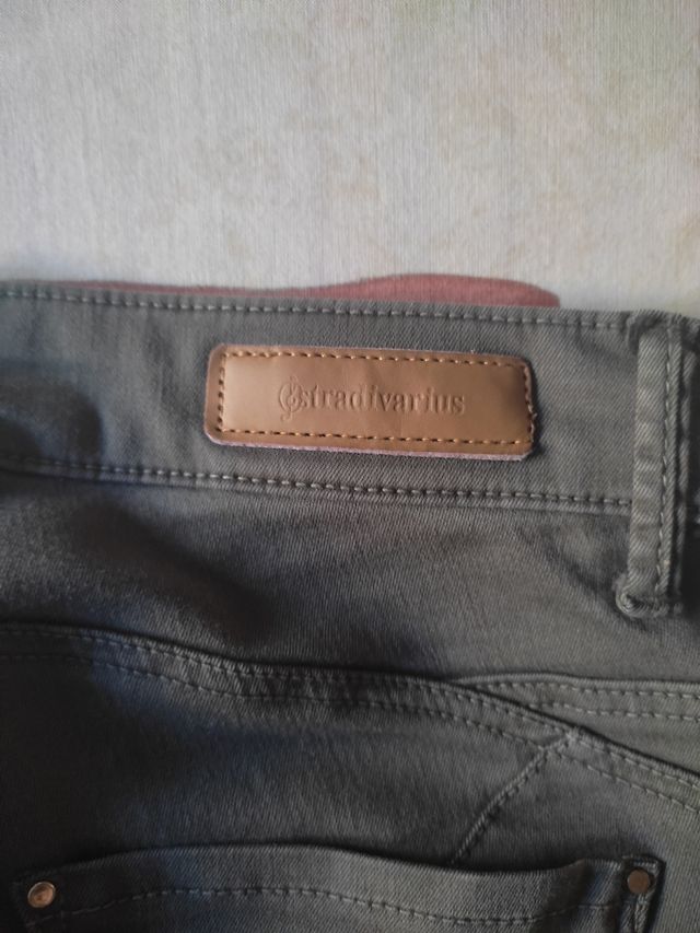 Pantalón vaquero pitillo push up Stradivarius 34