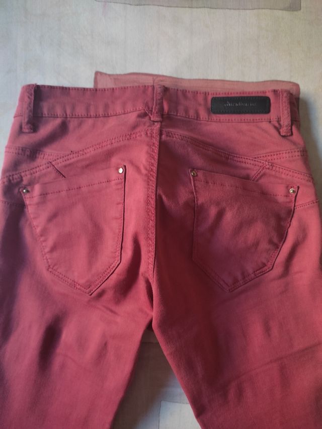 pantalón vaquero pitillo push up Stradivarius 