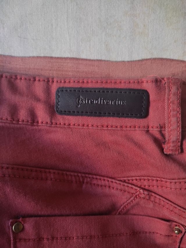 pantalón vaquero pitillo push up Stradivarius 