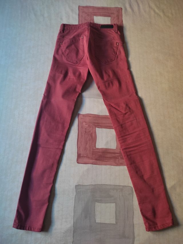 pantalón vaquero pitillo push up Stradivarius 