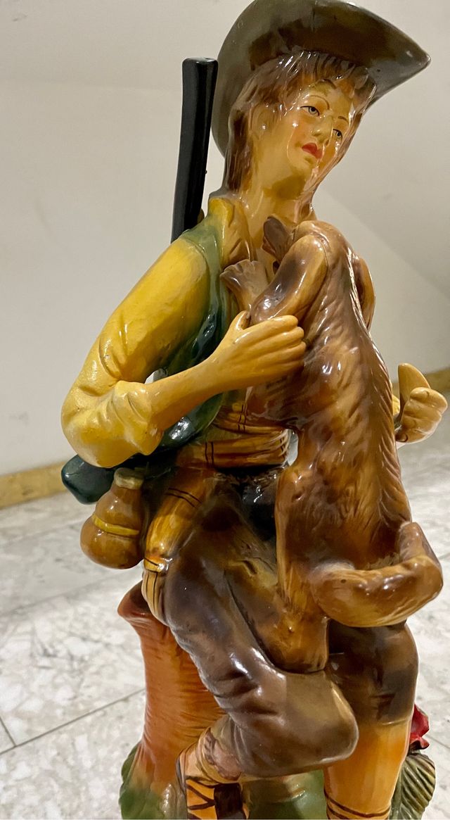 Antica figura di Cacciatore con il suo cane