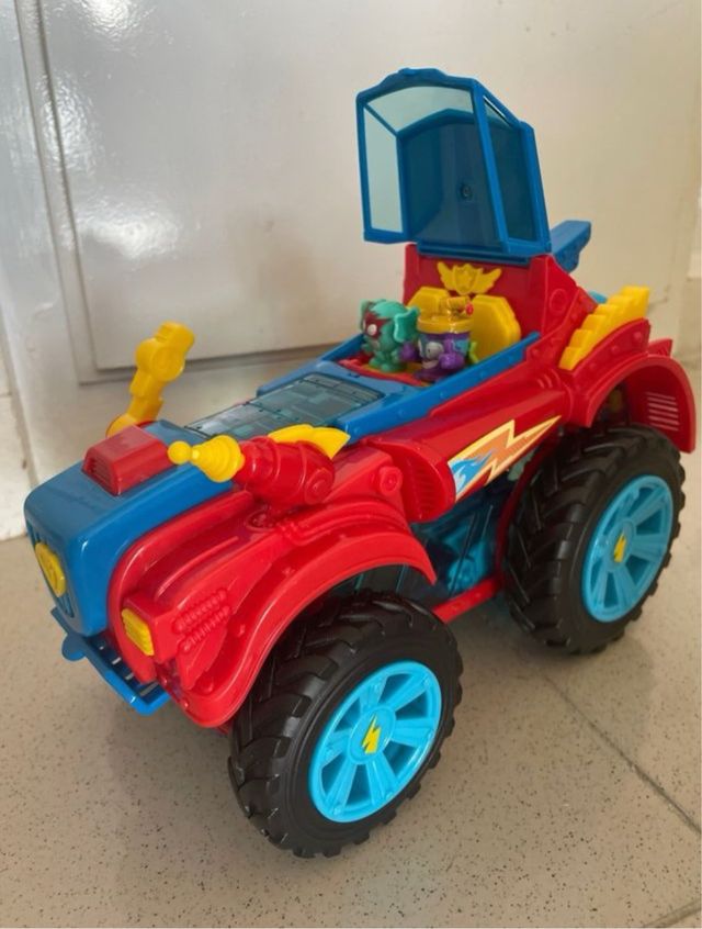 SuperZings Laboratorio  y coche Monster Roller
