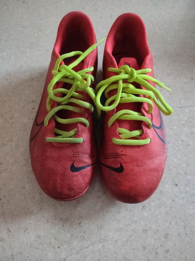 Botas Nike futbol, talla 37'5.