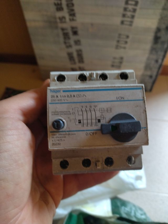 Interruptor diferencial trifásico