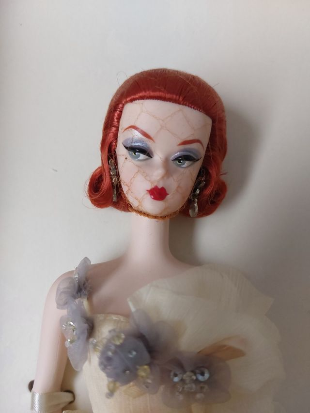 Barbie 2012 Gala Down Gold Colección