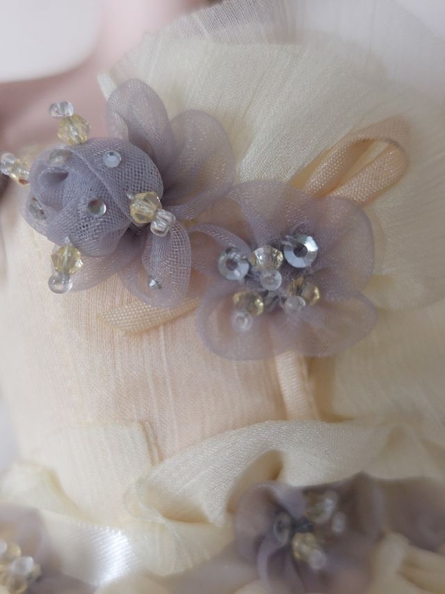 Barbie 2012 Gala Down Gold Colección