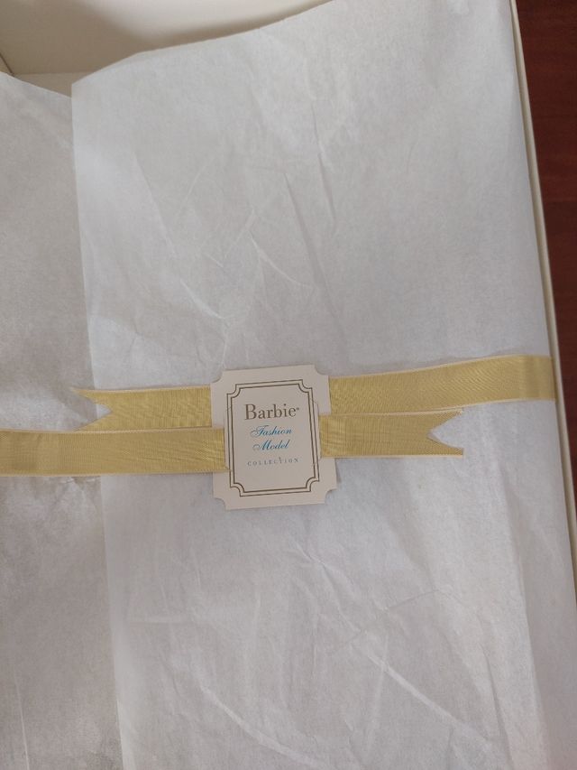 Barbie 2012 Gala Down Gold Colección