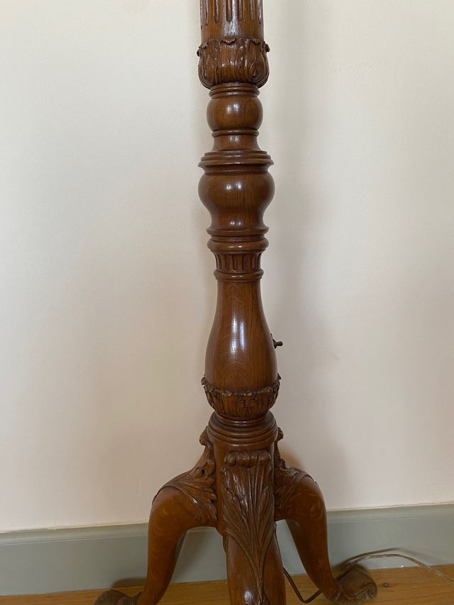 Lámpara de pie . Madera y metal . Antigua .