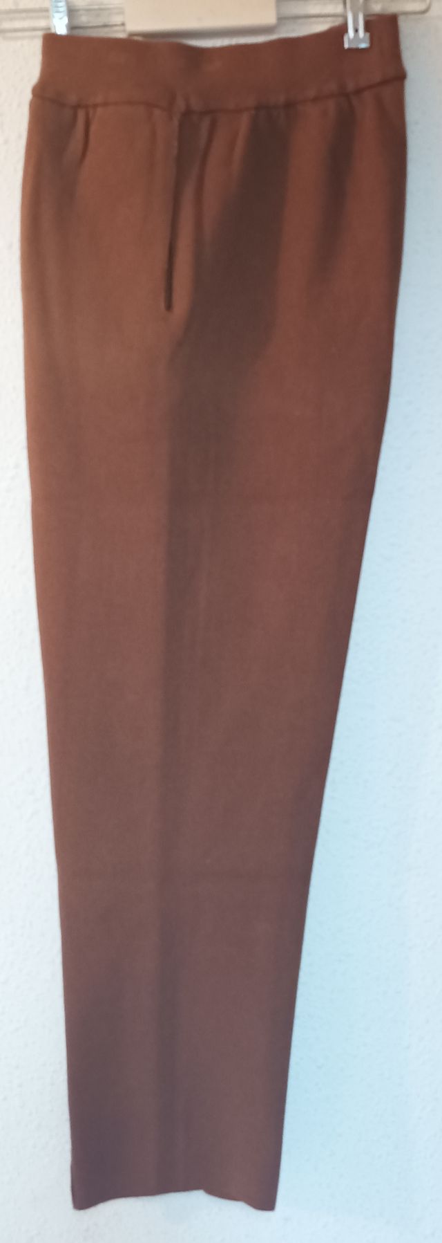 Pantalón marca Zara