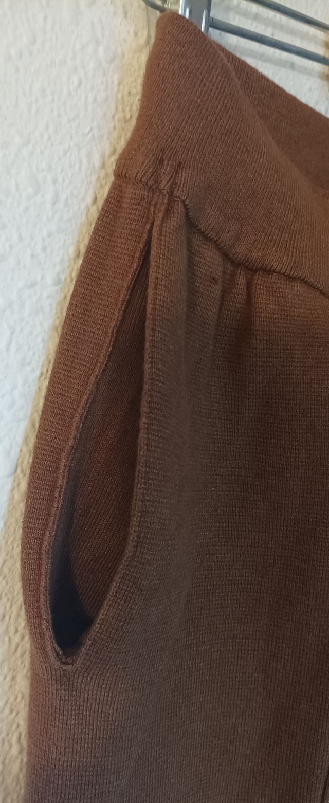 Pantalón marca Zara