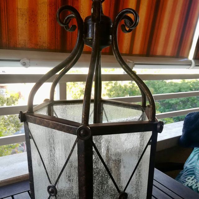 Lámpara-Farol en perfecto estado estilo rústico