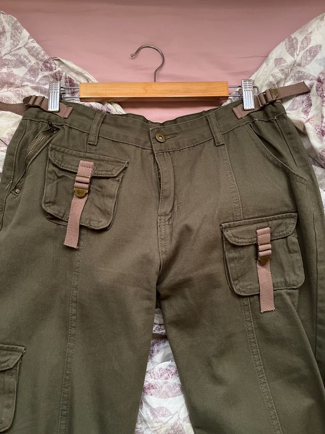 Pantalones verdes anchos