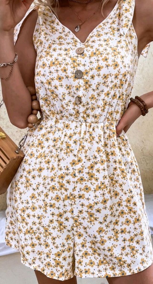 Mono floral con botones