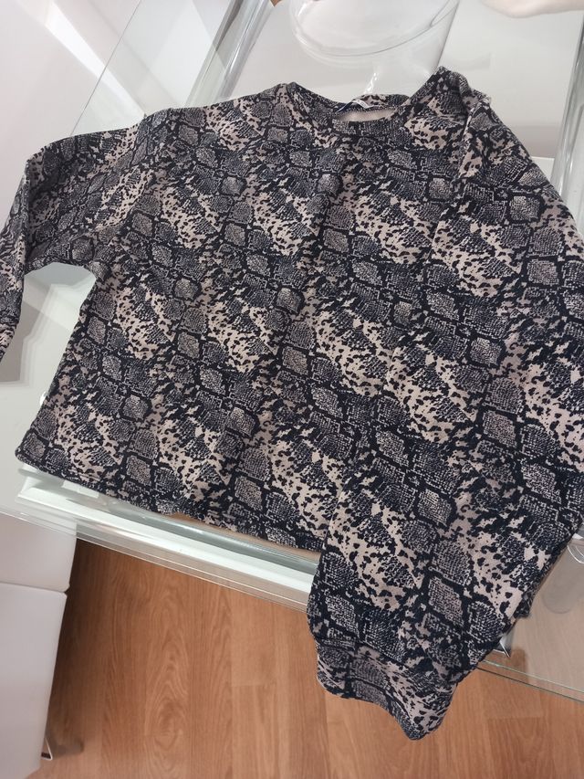 sudadera crop Zara nueva