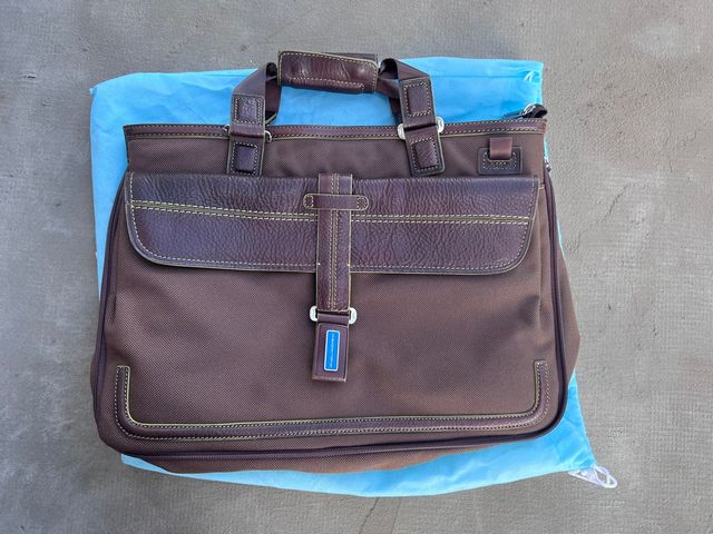 Borsa due manici Testa di Moro di Piquadro