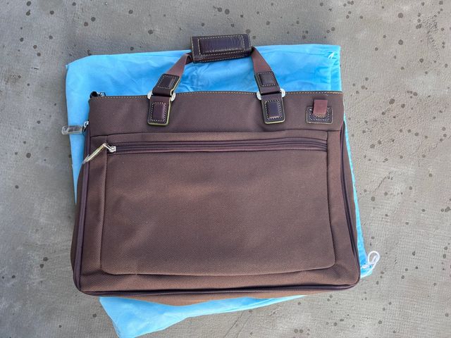 Borsa due manici Testa di Moro di Piquadro