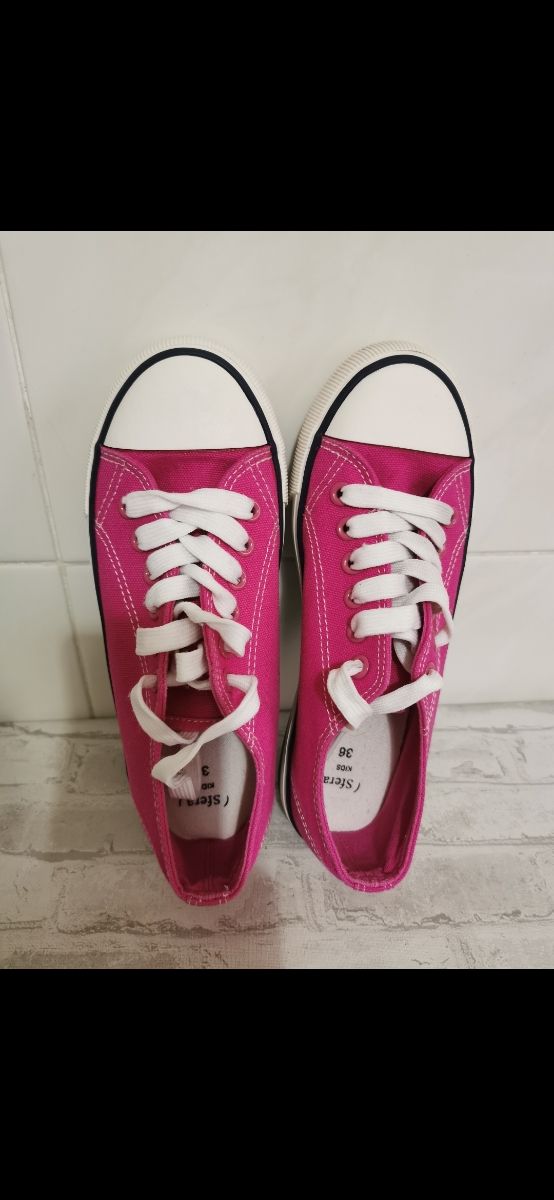 Zapatillas niña N°36 de Sfera nuevas.