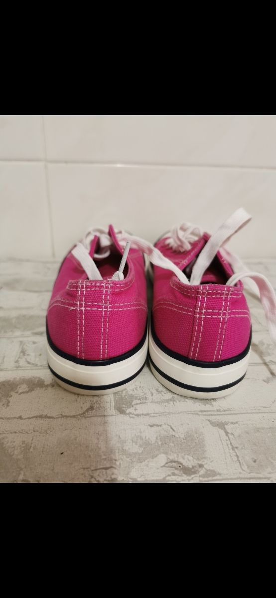 Zapatillas niña N°36 de Sfera nuevas.