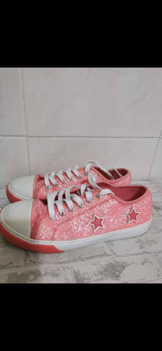 Zapatillas niña N°37 de Sfera.