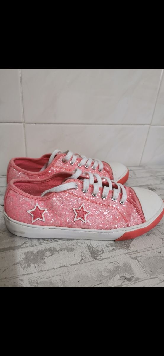 Zapatillas niña N°37 de Sfera.