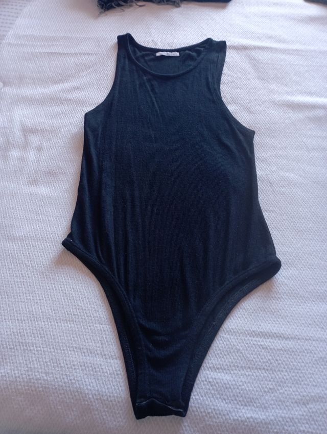 Conjunto body y falda