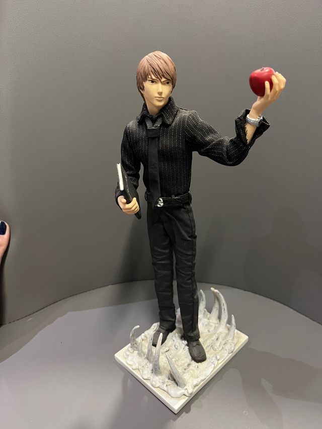 Figura kira death note anime light yagami de segunda mano por 40 eur