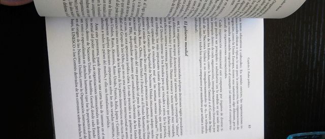 El derecho, entre el poder y la justicia