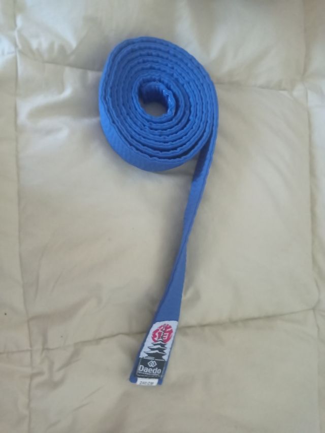 cinturón taekwondo azul