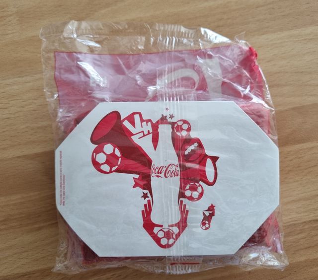 bandiera indossabile italia della Coca Cola