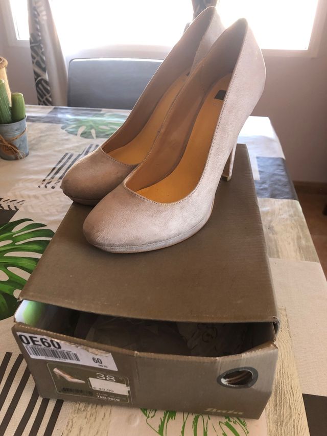 Zapatos grises de Bata