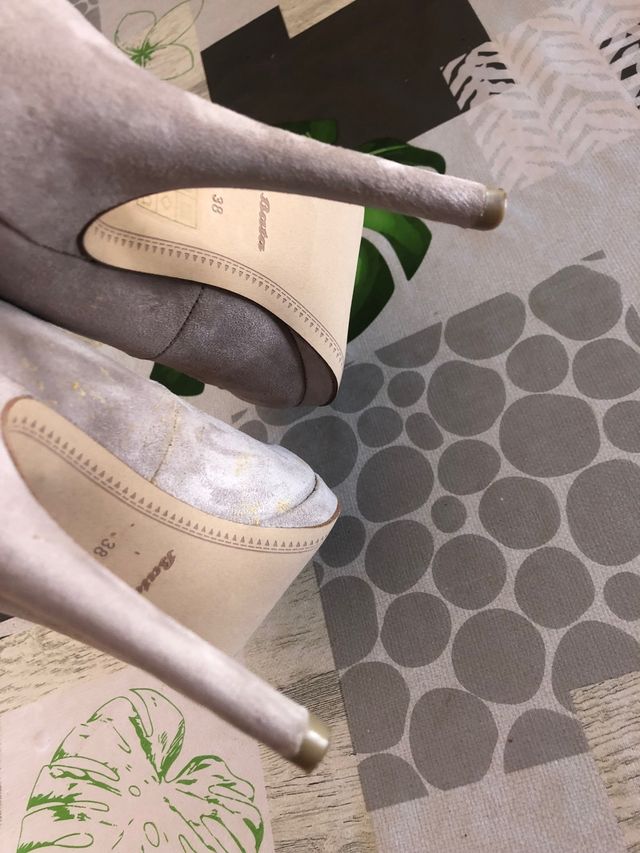 Zapatos grises de Bata