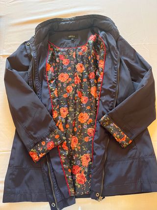 Parka ligera azul. El Corte Inglés