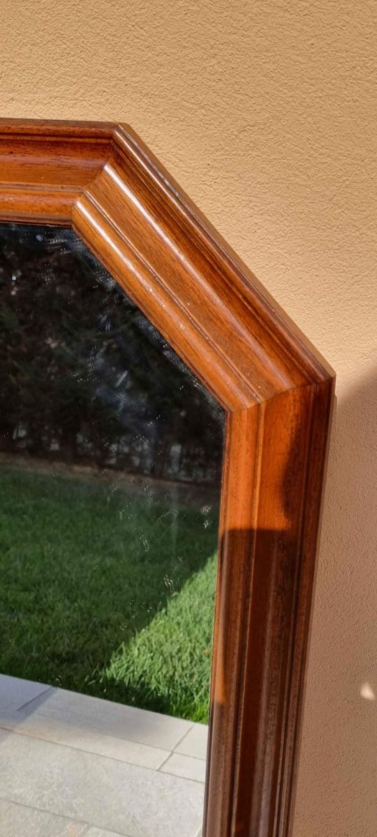 Specchio costruito artigianalmente.