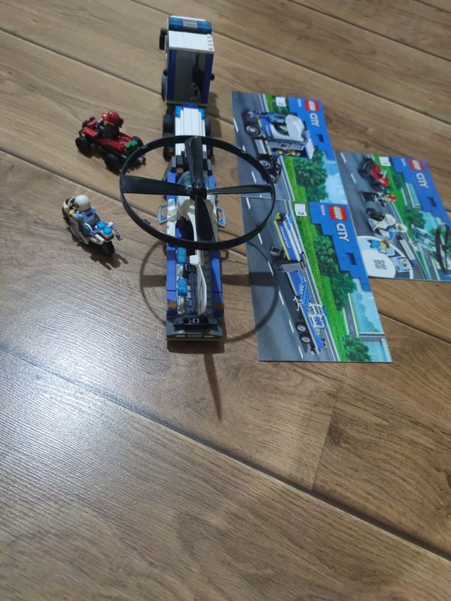 Camión policía Lego 60244