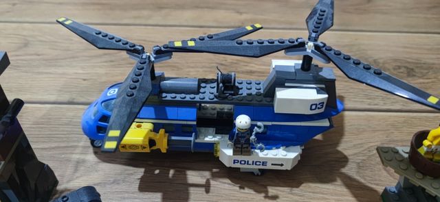 Policía montaña Lego 60173