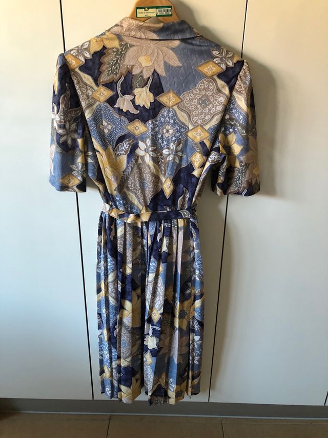 Vestido plisado manga corta cinturón