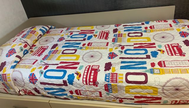 Colcha guateada para cama de 90x2m.