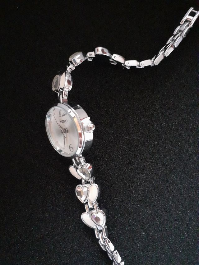 Orologio in acciaio con cuori brillantinati