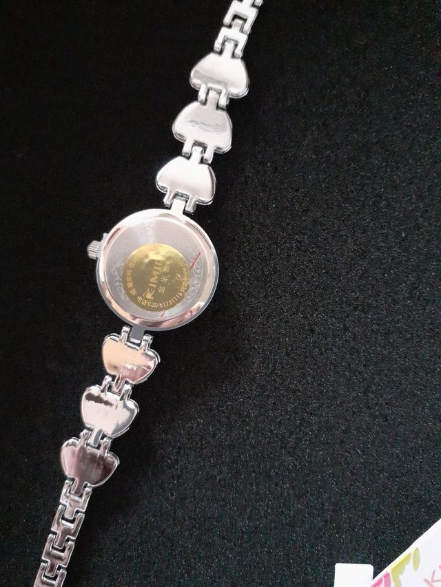 Orologio in acciaio con cuori brillantinati