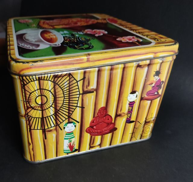 VECCHIA SCATOLA DI INFUSI SELEZIONATI