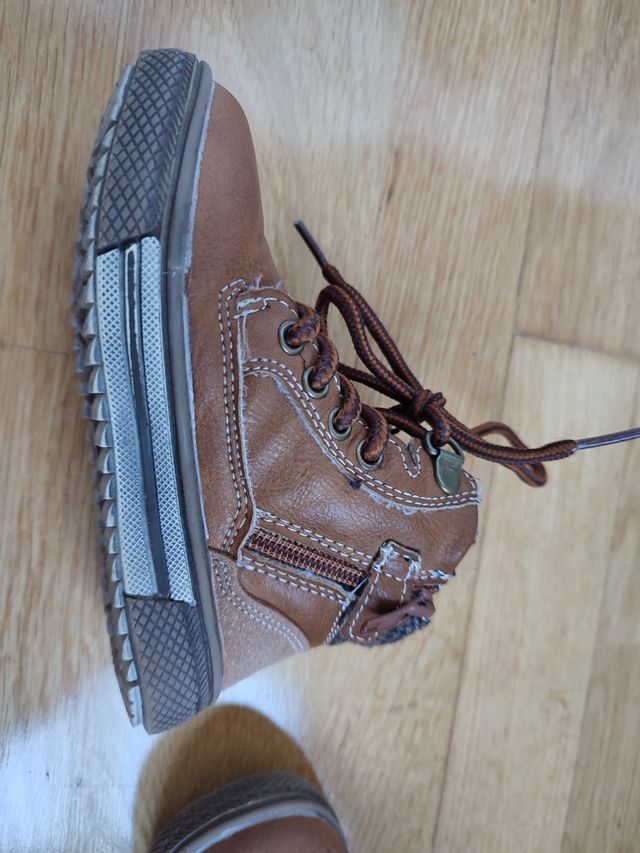 Botas camel, talla 24, lois