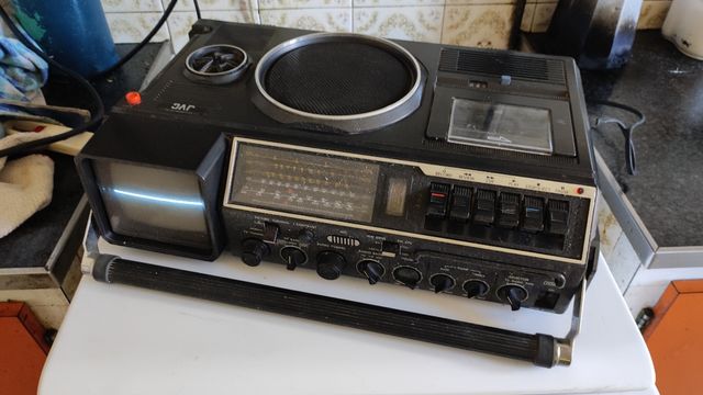 RADIO CASSETTE TV RETRO