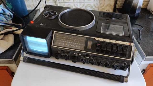 RADIO CASSETTE TV RETRO
