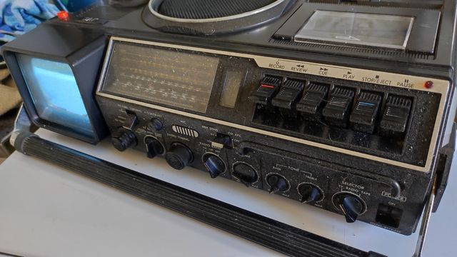RADIO CASSETTE TV RETRO