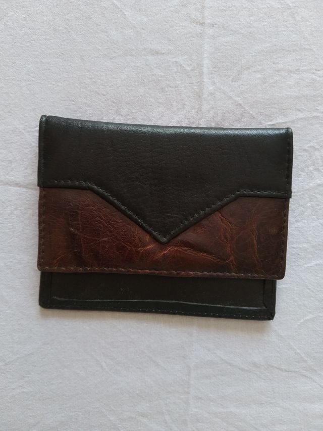 Tarjetero de piel