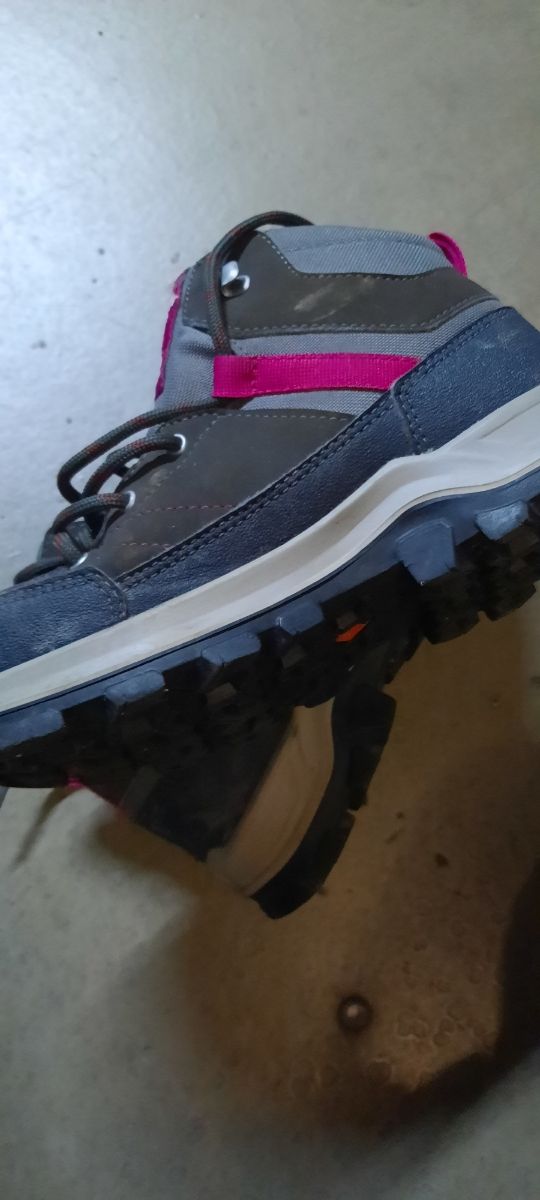 Botas bajas de montaña Decathlon talla 34