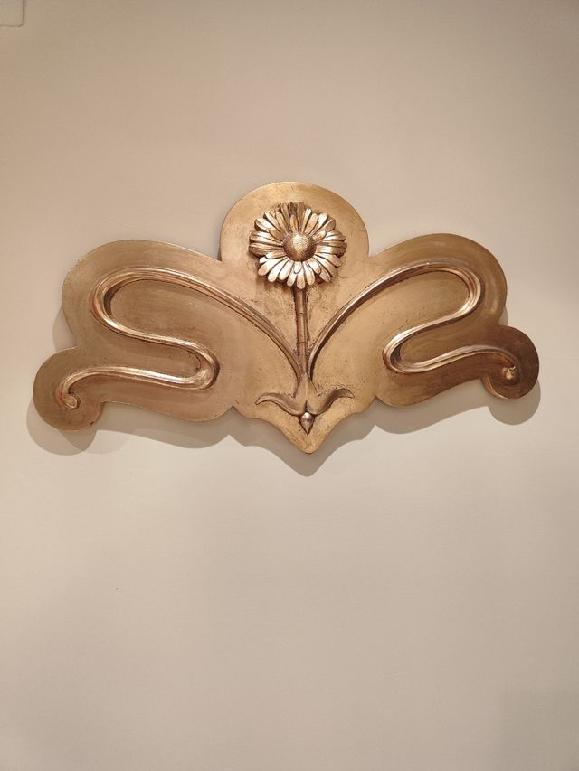 Talla antigua de madera tallada.